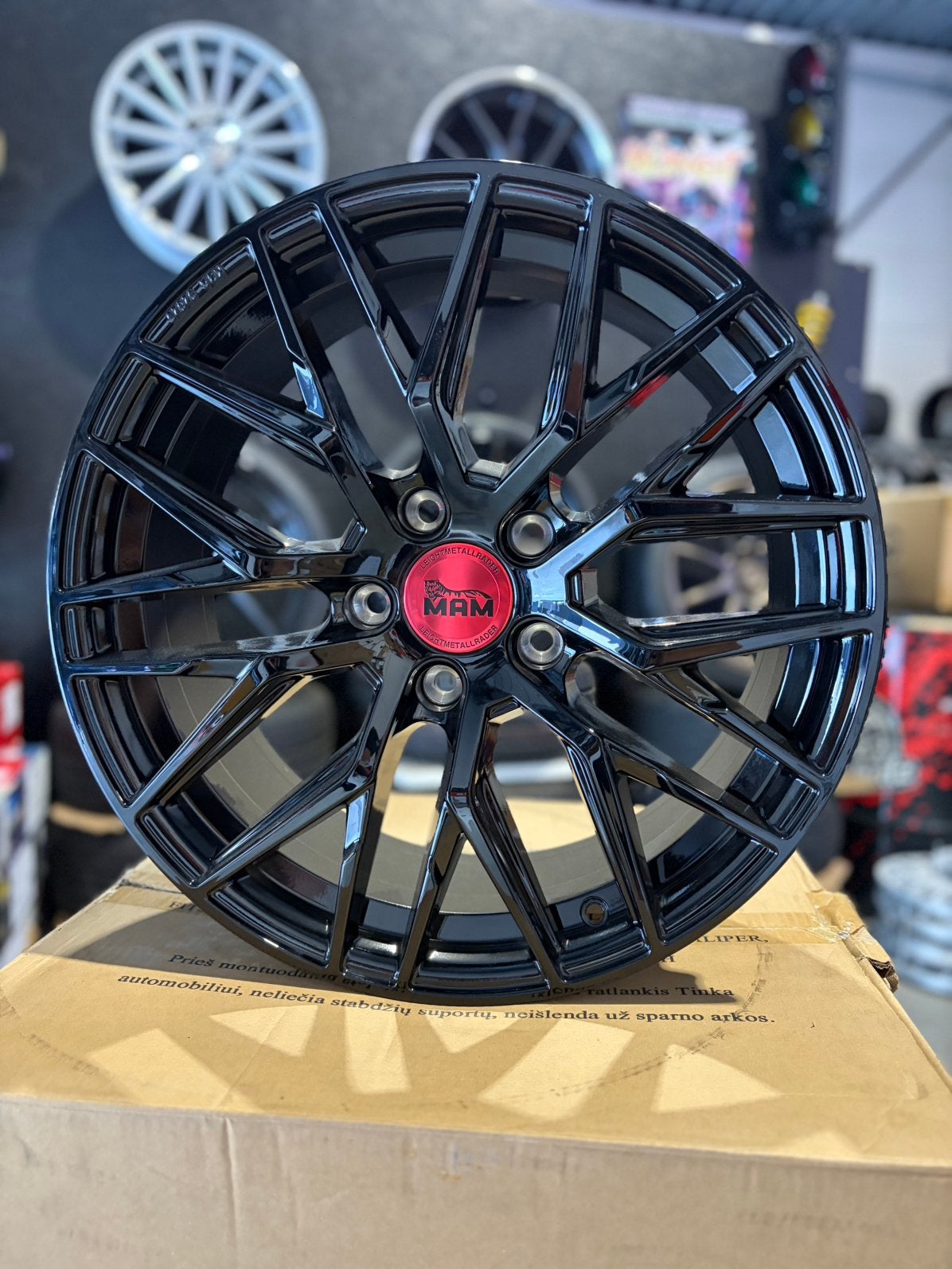 18” Mam rs4 gloss black, Enlèvement