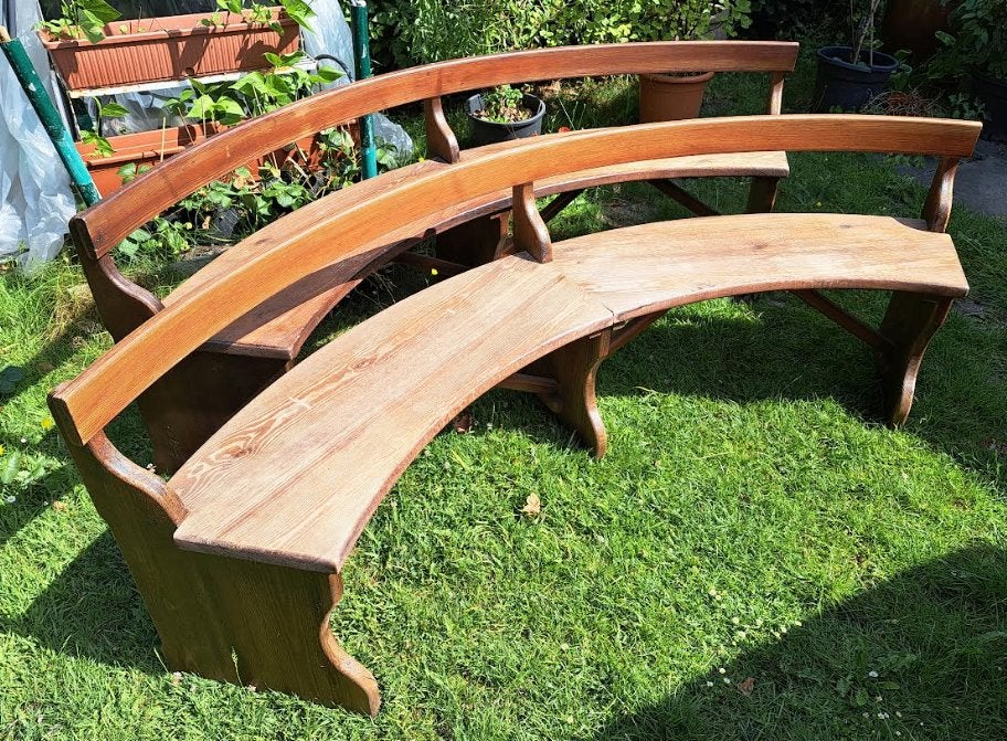 2 houten kerkbanken gebogen, Antiek en Kunst, Ophalen