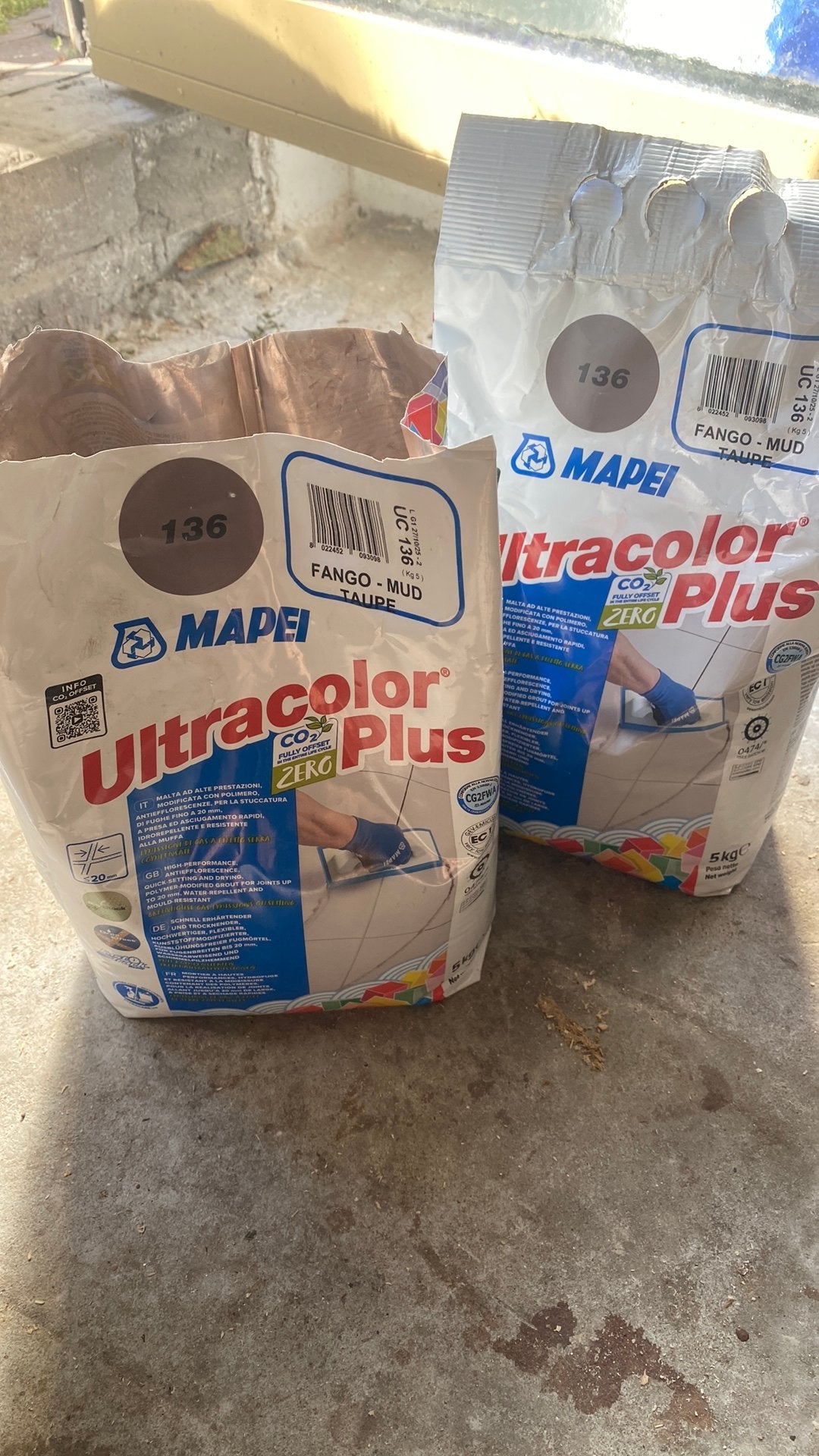 Voegsel Mapei Ultracolor Plus 136 (Mud), Doe-het-zelf en Bouw, Ophalen, Zo goed als nieuw