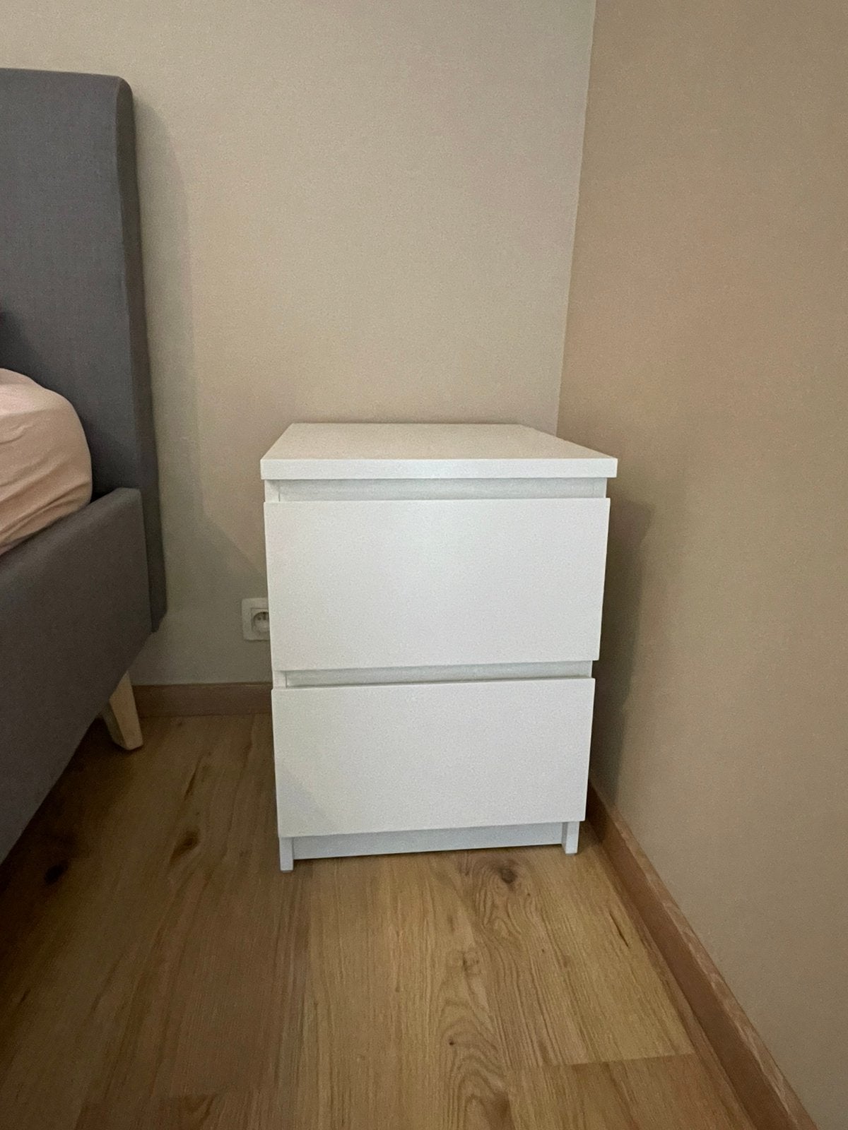 2 witte nachtkastjes, Huis en Inrichting, Ophalen, Gebruikt