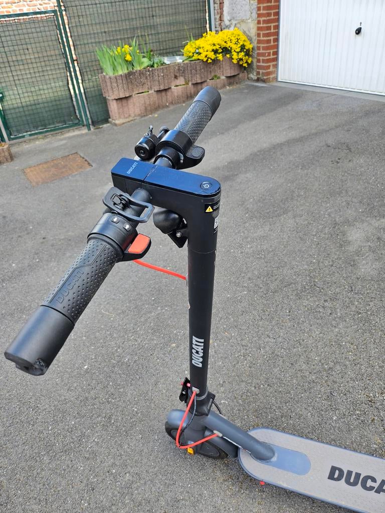 trottinette  Ducati 25 KM /H, Enlèvement, Comme neuf, Autres types, Autre