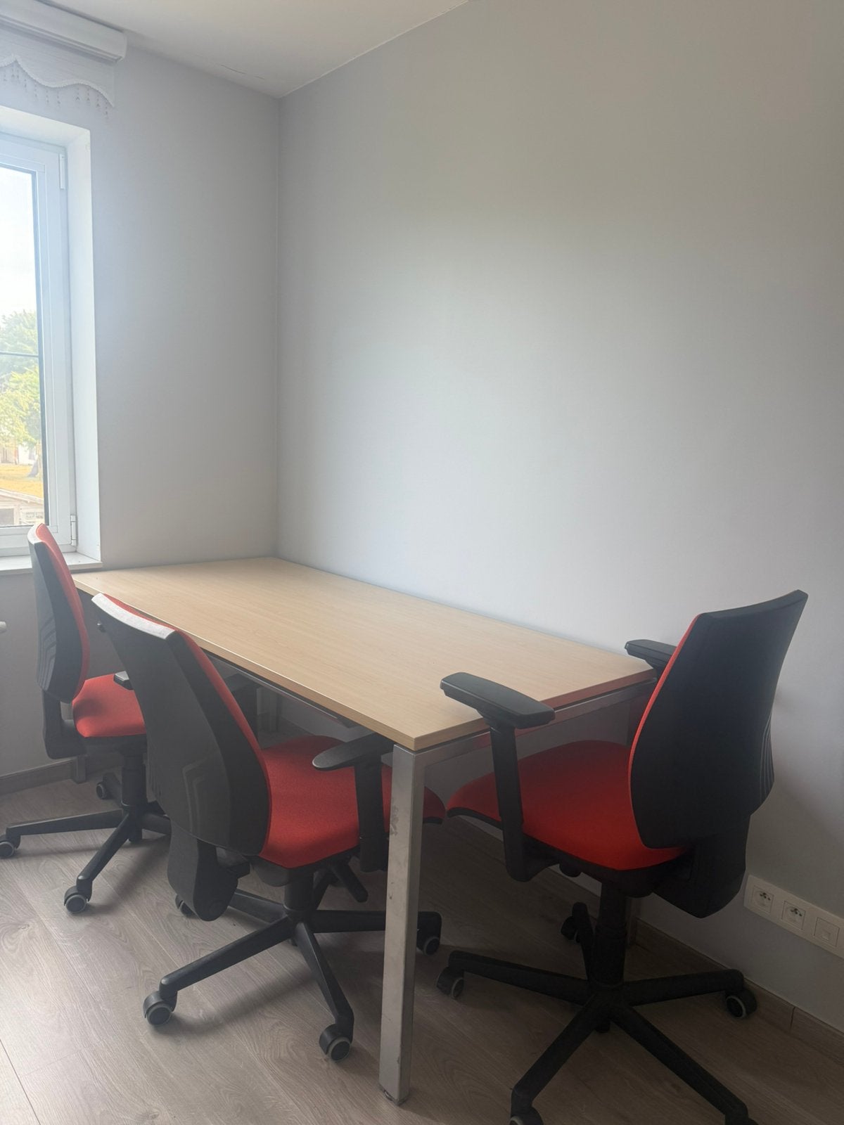Tafel en 3 bureaustoelen voor 100€, Huis en Inrichting, Ophalen, Zo goed als nieuw