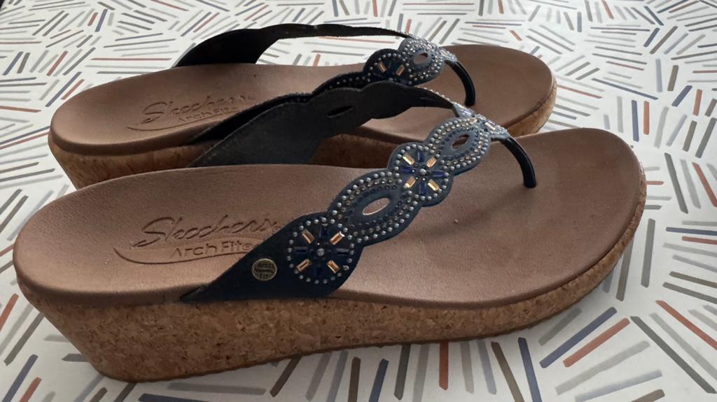 Sketchers teenslippers maat 39 / niet gedragen., Vêtements | Hommes, Chaussures, Neuf, Chaussons, Enlèvement, Bleu