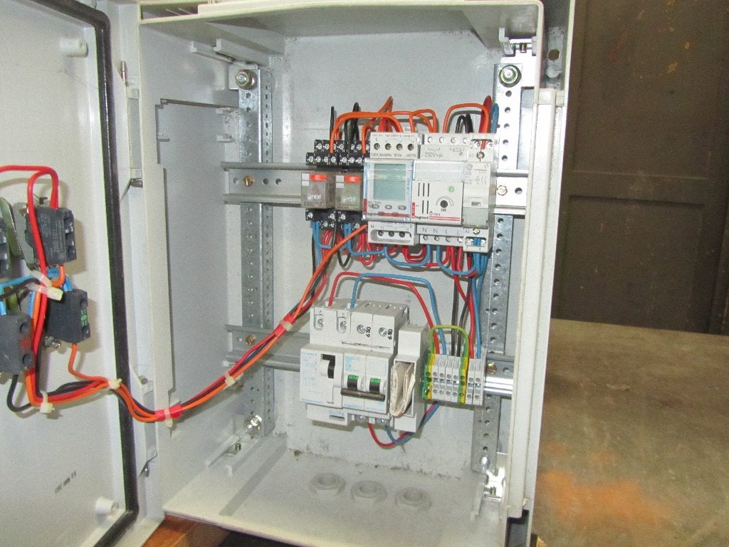 Armoire de groupe, Armoire électrique, Boîte à fusibles, Enlèvement, Comme neuf