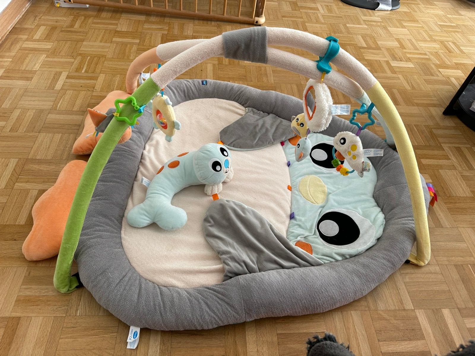 Tapis de jeu Playgro pingouin, Enfants & Bébés, Jouets | Jouets de bébé, Enlèvement, Utilisé, Baby Gym
