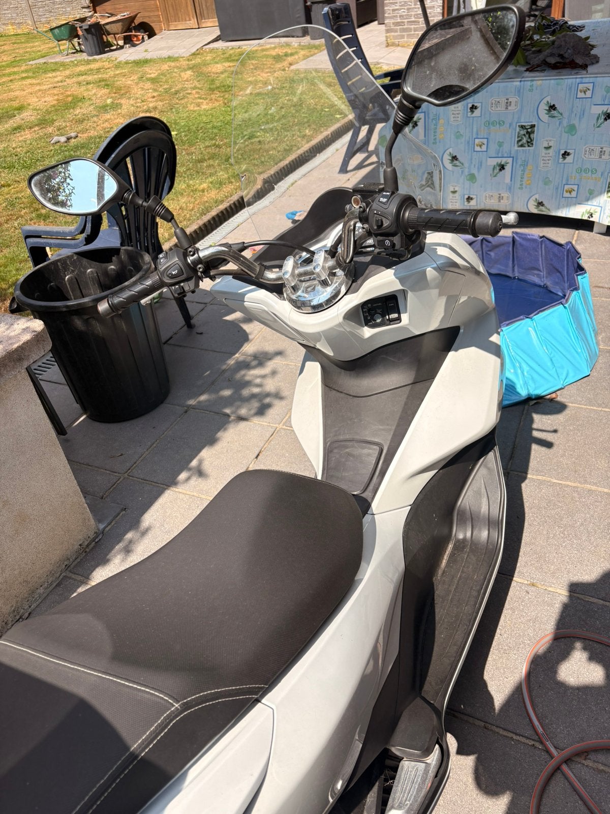 Honda PCX 125 – 2016 – 23 400 kmTop case Givi, Motos, Particulier, Scooter