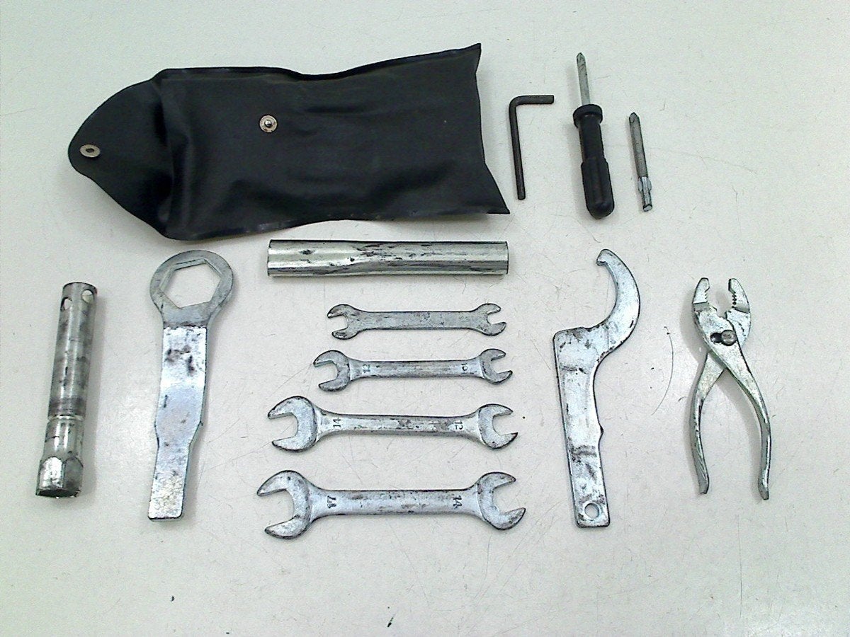 GEREEDSCHAPSET, Dhr. S. di Majo, Gebruikt, Info@cama-motorparts.nl, P.J. Troelstraweg 8 8
3144 CX  MAASSLUIS, NL