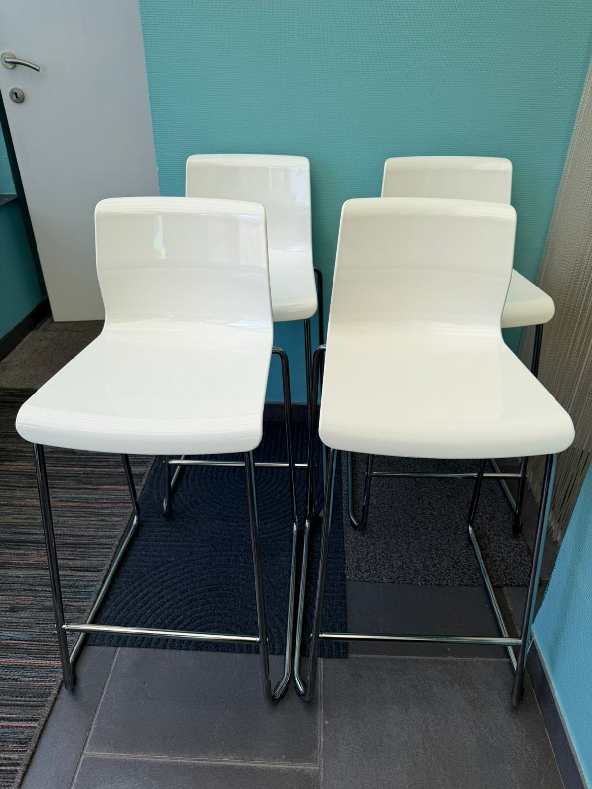 4 chaises hautes blanches, Avec repose-pieds, Synthétique, 4 tabourets, Enlèvement