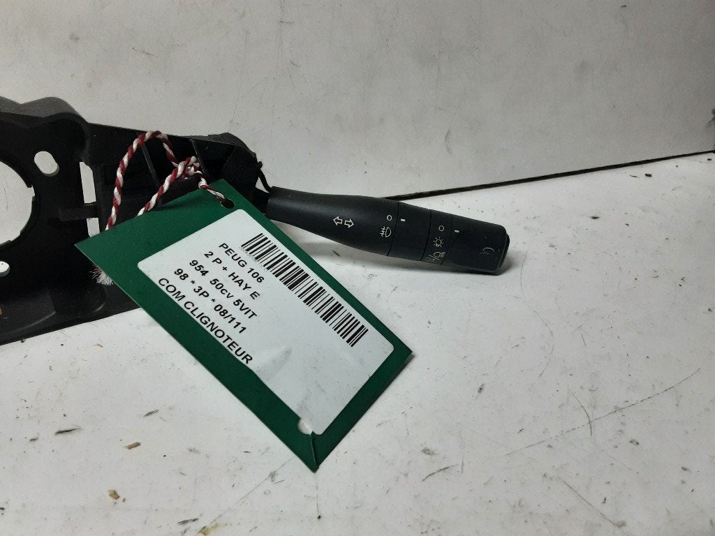 COMMUTATEUR CLIGNOTANT Peugeot 106 II (96282980ZL), Autos : Pièces & Accessoires, Mevr. I. Hauben, Utilisé, Rue de l'Espoir 34 34
4030  GRIVEGNÉE, BE