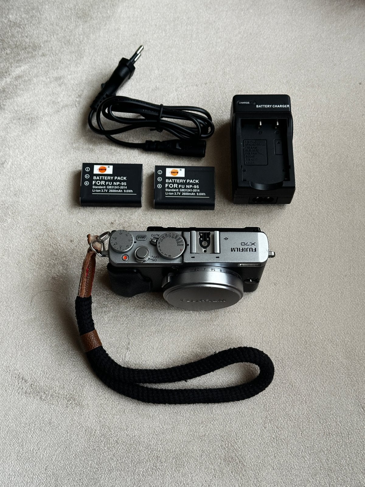 Fujifilm X70 + 2 batteries, Sans zoom optique, Batterie, Comme neuf, Écran inclinable/pivotant