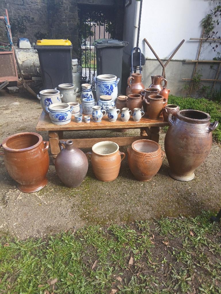 Divers pots anciens, Enlèvement