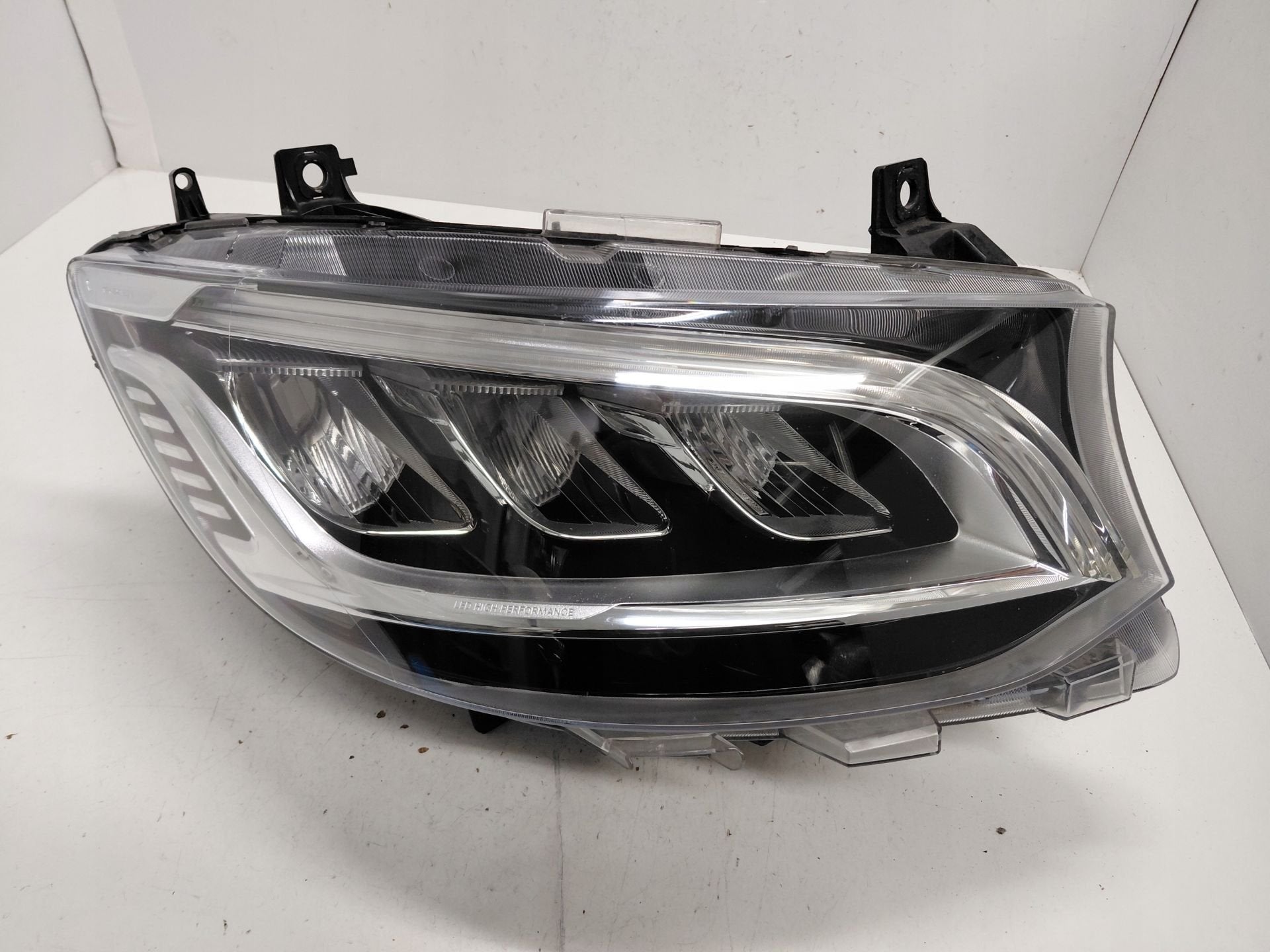 Mercedes Sprinter W907 Koplamp Rechts A9109067200, Gebruikt, Mercedes-Benz AG, Mercedes-Benz, Mercedesstrasse 120
70372  Stuttgart, DE