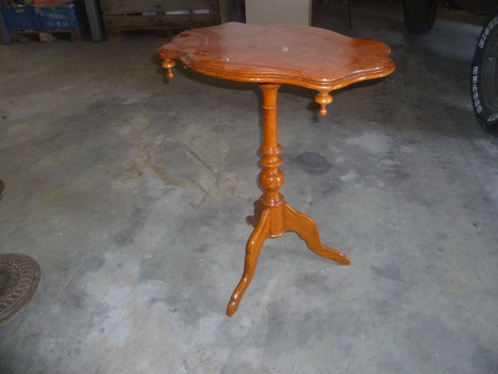 HOOG OUD TAFELTJE, Antiek en Kunst, Ophalen
