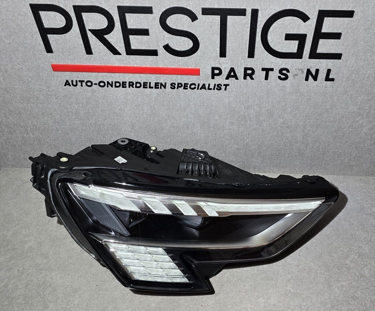 Koplamp Audi A3 8Y MATRIX VOLL LED RECHTS 8Y0941036 Compleet, -, Origine de la pièce connue, Audi, Utilisé