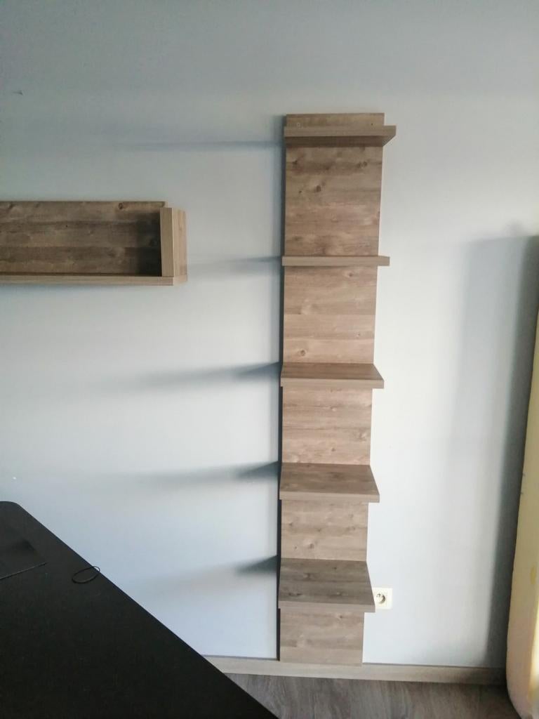 Gratis wandhangmeubel. Odrada. 30x190., Ophalen
