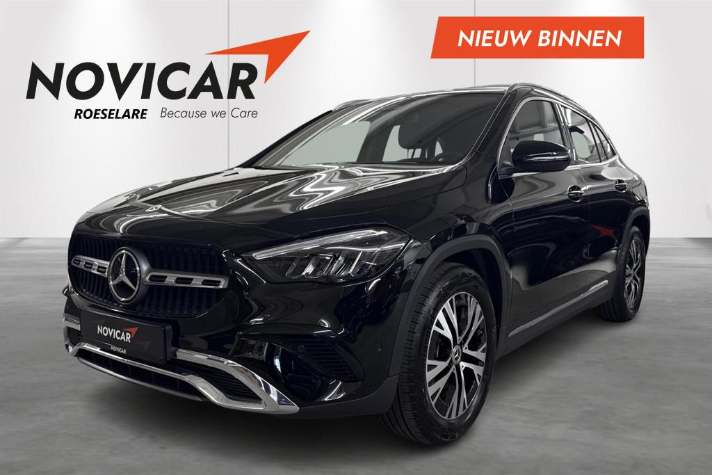 Mercedes-Benz GLA-klasse GLA 200, Stof, Zwart, 4 cilinders, Zwart