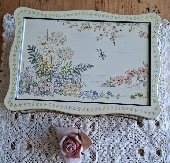 Romantisch Engels blik met veldbloemen, aparte vorm, Antiek en Kunst, Ophalen of Verzenden