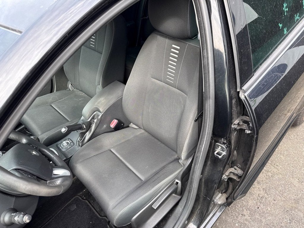 SIEGE AVANT GAUCHE ( CONDUCTEUR ) Megane III Grandtour (KZ), Utilisé, Renault