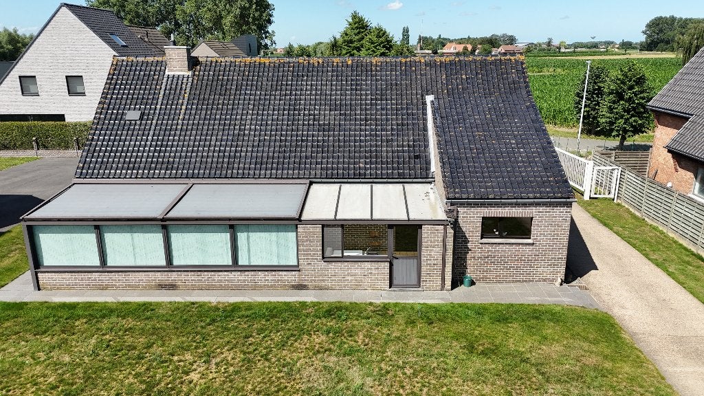 Alleenstaande woning met loods te Zerkegem, Jabbeke, 1000 tot 1500 m², Vrijstaande woning, 193 m²