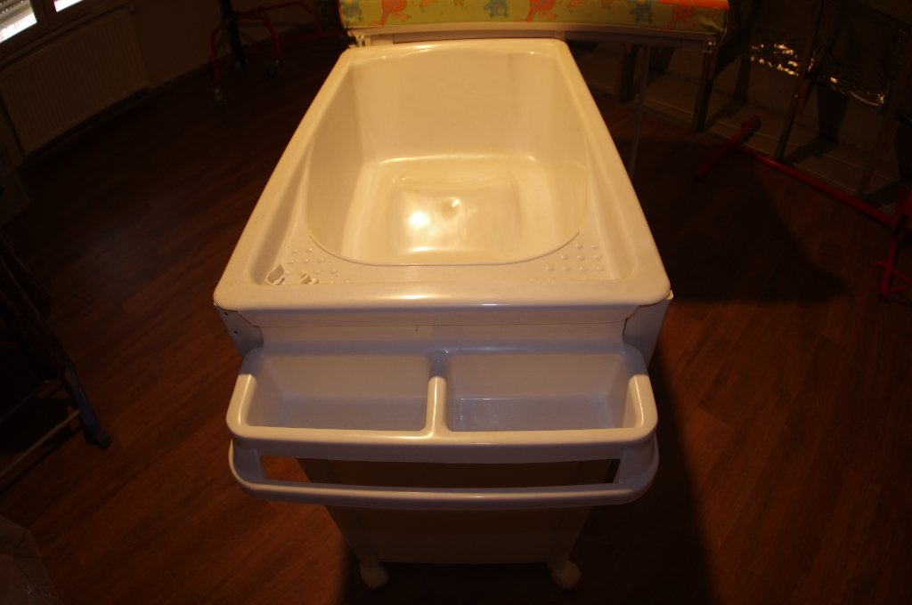 Baby commode met badkuip en opbergruimte, Ophalen, Gebruikt, Commode