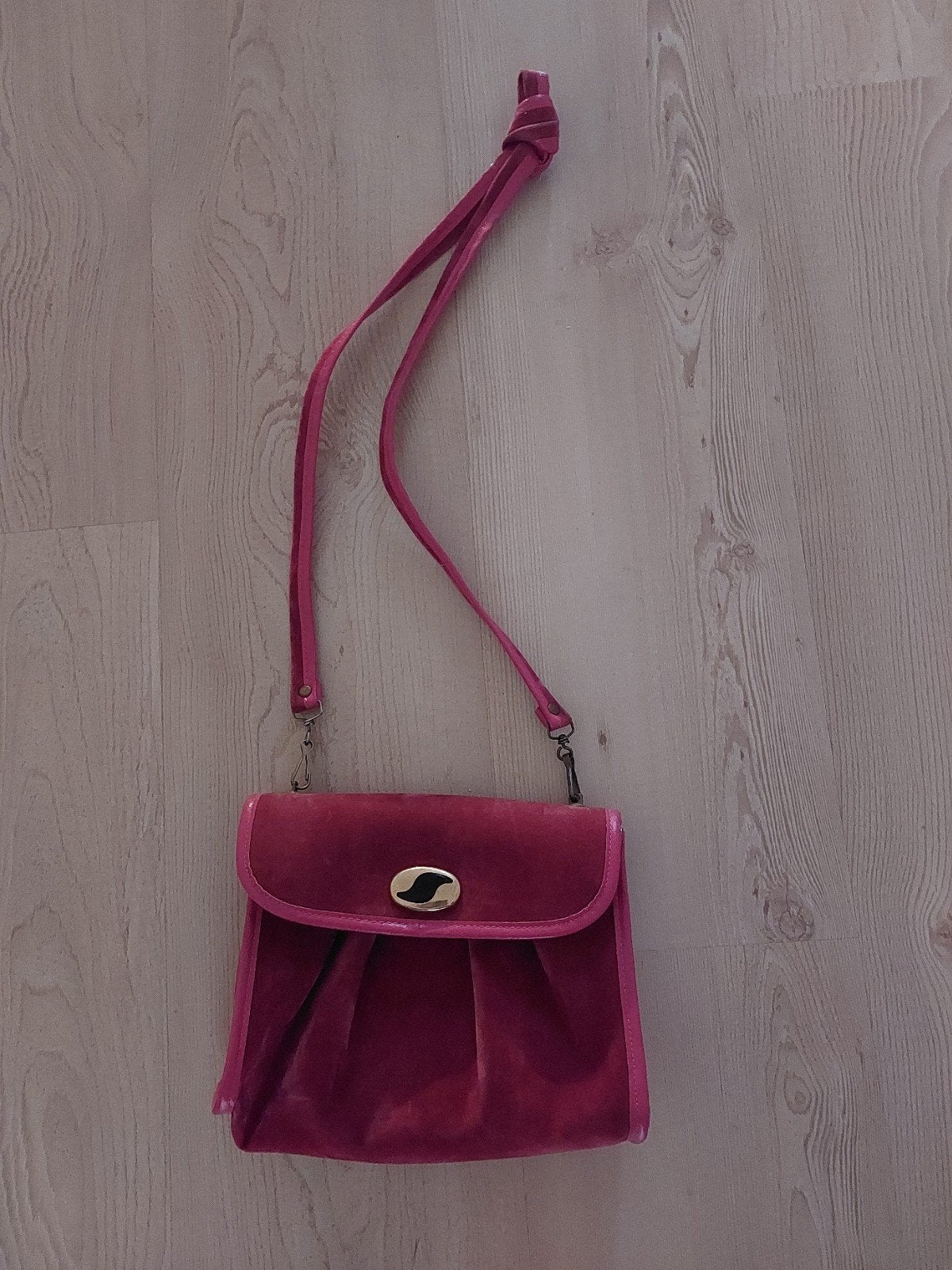 Sac à bandoulière vintage, Bijoux, Sacs & Beauté, Sacs | Sacs Femme, Enlèvement ou Envoi