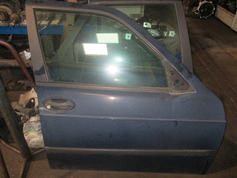 PORTE AVANT DROITE Saab 900 II (01-1993/02-1998), Saab-de-info@saabgroup.com, Marienbergstraße  96
90411  Nürnberg, DE, Utilisé