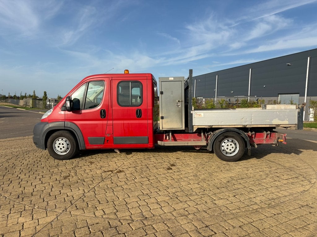 Peugeot Boxer 3.0 177cv / L4 benne basculante / 7024,8€ htva, Autos, Camionnettes & Utilitaires, Rouge, Euro 5, Achat, 2700 kg