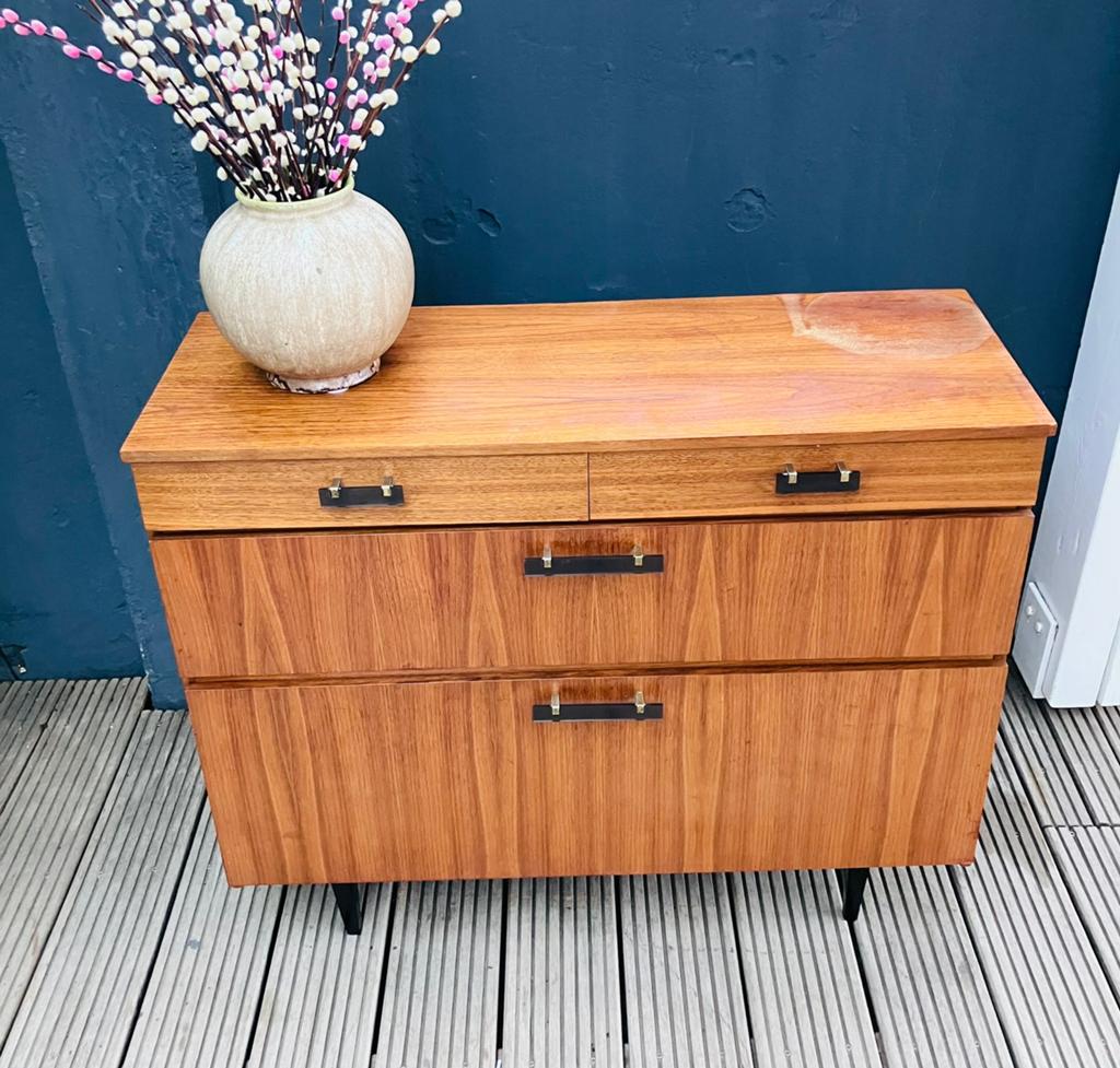 Vintage dressoir met twee lades en twee klepjes., Huis en Inrichting, Kasten | Ladekasten, Zo goed als nieuw, Minder dan 100 cm