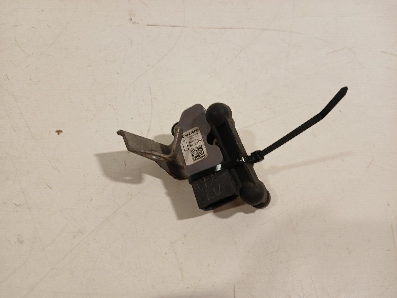 Koplamp hoogteverstelling links Volvo XC90, Onderdelen@venauto.nl, Van der Ven Autorecycling B.V., Ettenseweg 76, 4706 PB Roosendaal, The Netherlands