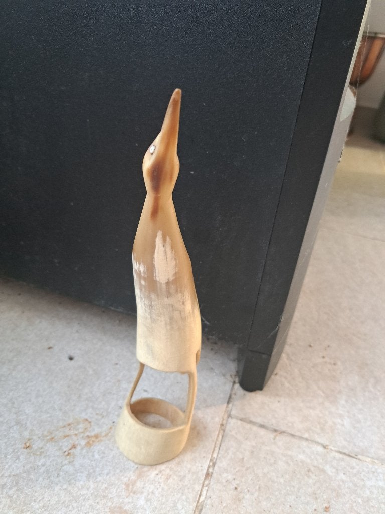 Handgemaakt vogelbeeldje gesneden uit dierlijk hoorn., Natuurlijk materiaal, Ophalen of Verzenden, 30 cm, Afrika