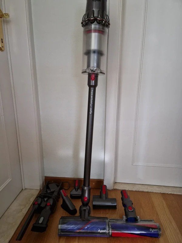 Dyson V11 Parquet Extra met LCD-scherm, Ophalen of Verzenden, Zo goed als nieuw, Dyson, Minder dan 1200 watt