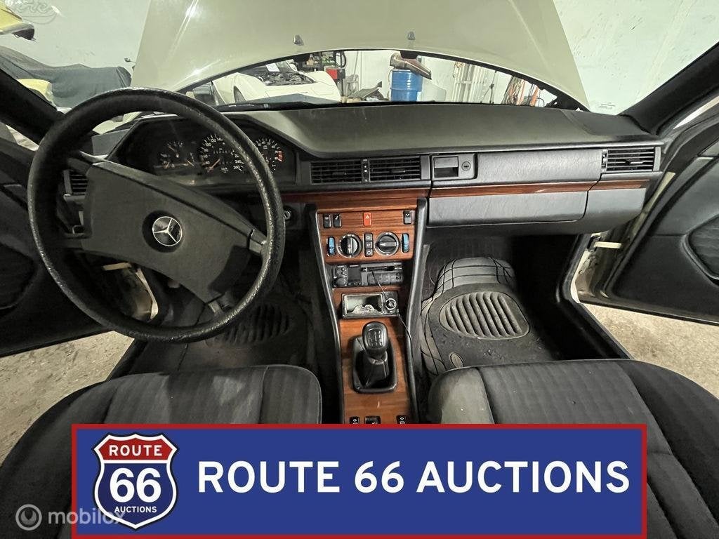 Mercedes-Benz 300 E-24 | 1992 | Route 66 Auctions, Autos, Oldtimers & Ancêtres, Achat, Entreprise, Boîte manuelle, Autre carrosserie