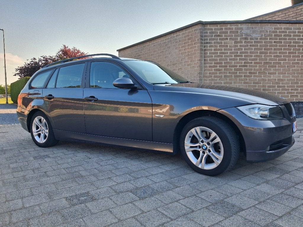 Bmw e91 318d 19/03/2007 enkel voor export of onderdelen., Autos, BMW, Argent ou Gris, Achat, Entreprise, Boîte manuelle
