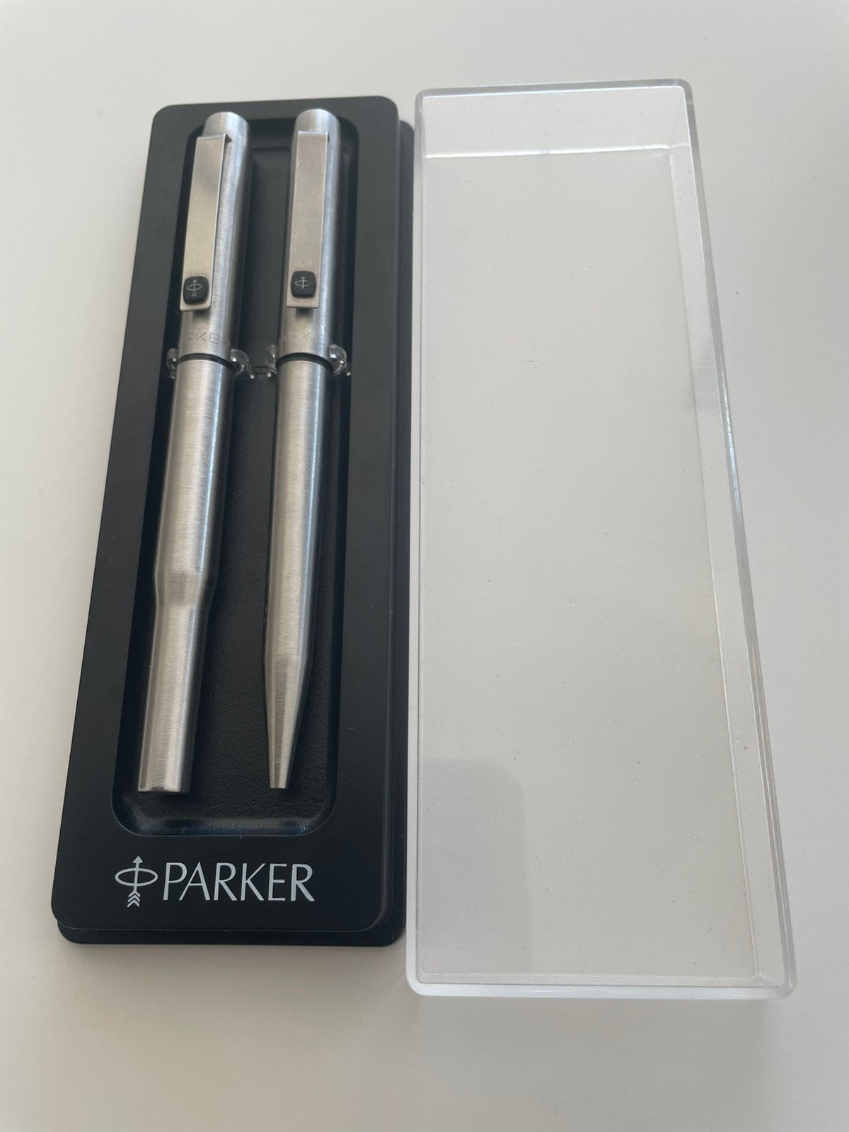 Stylo plume et roller Parker 25, Stylo, Comme neuf, Enlèvement, Avec boîte