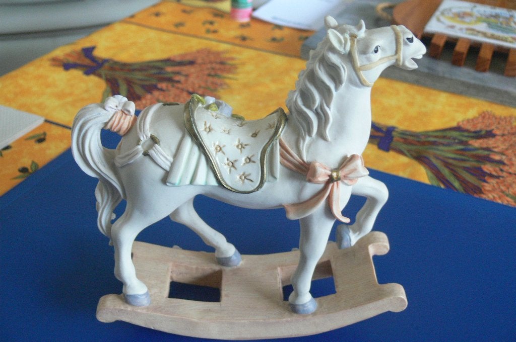 Cheval à bascule déco & vintage en porcelaine anglaise., Antiquités & Art, Enlèvement ou Envoi