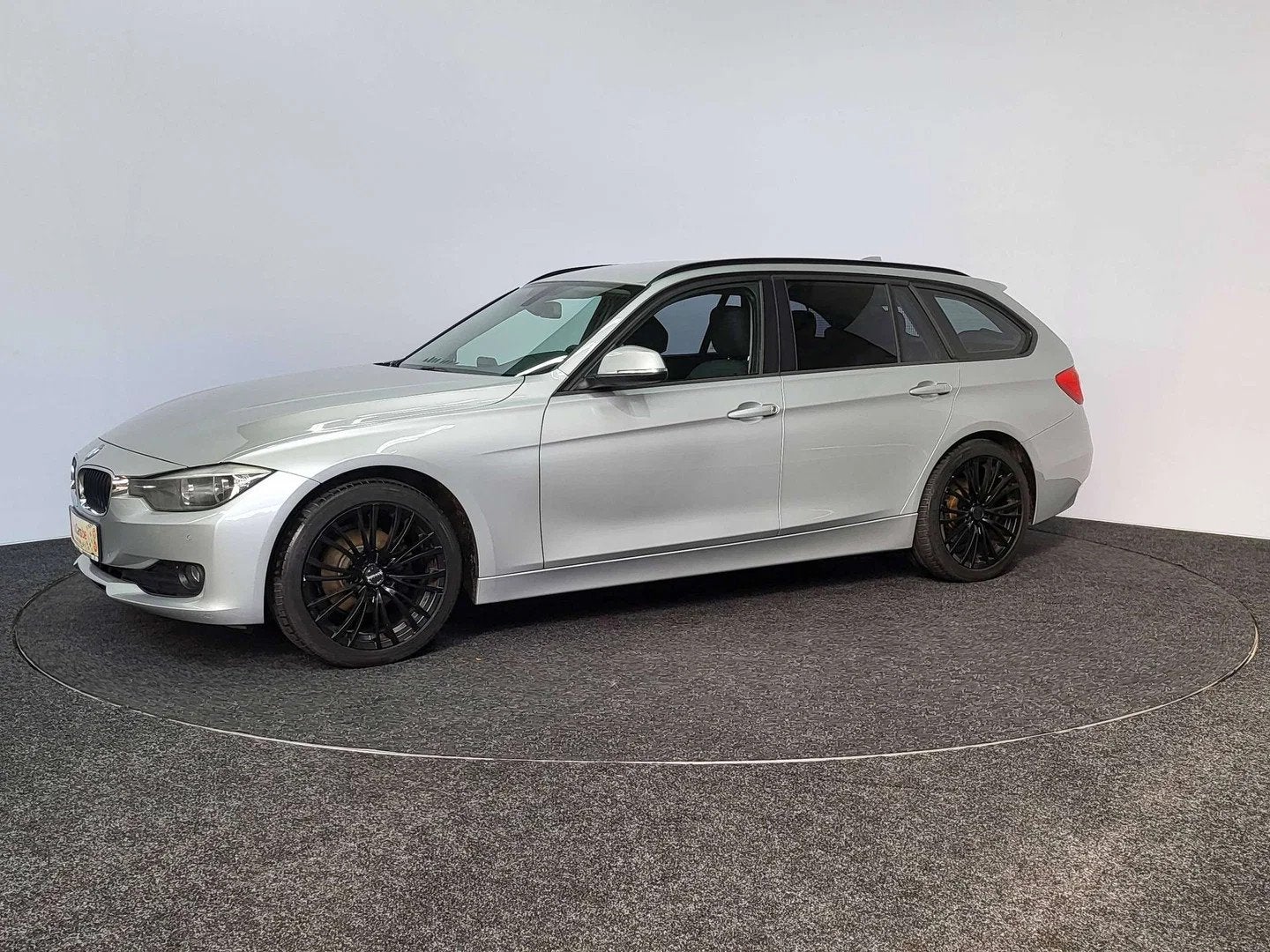 BMW 3 Serie 318 d | 2013 | 212.832 km | Airco | Radio | PDC, 100 kW, Euro 5, Stof, Zwart