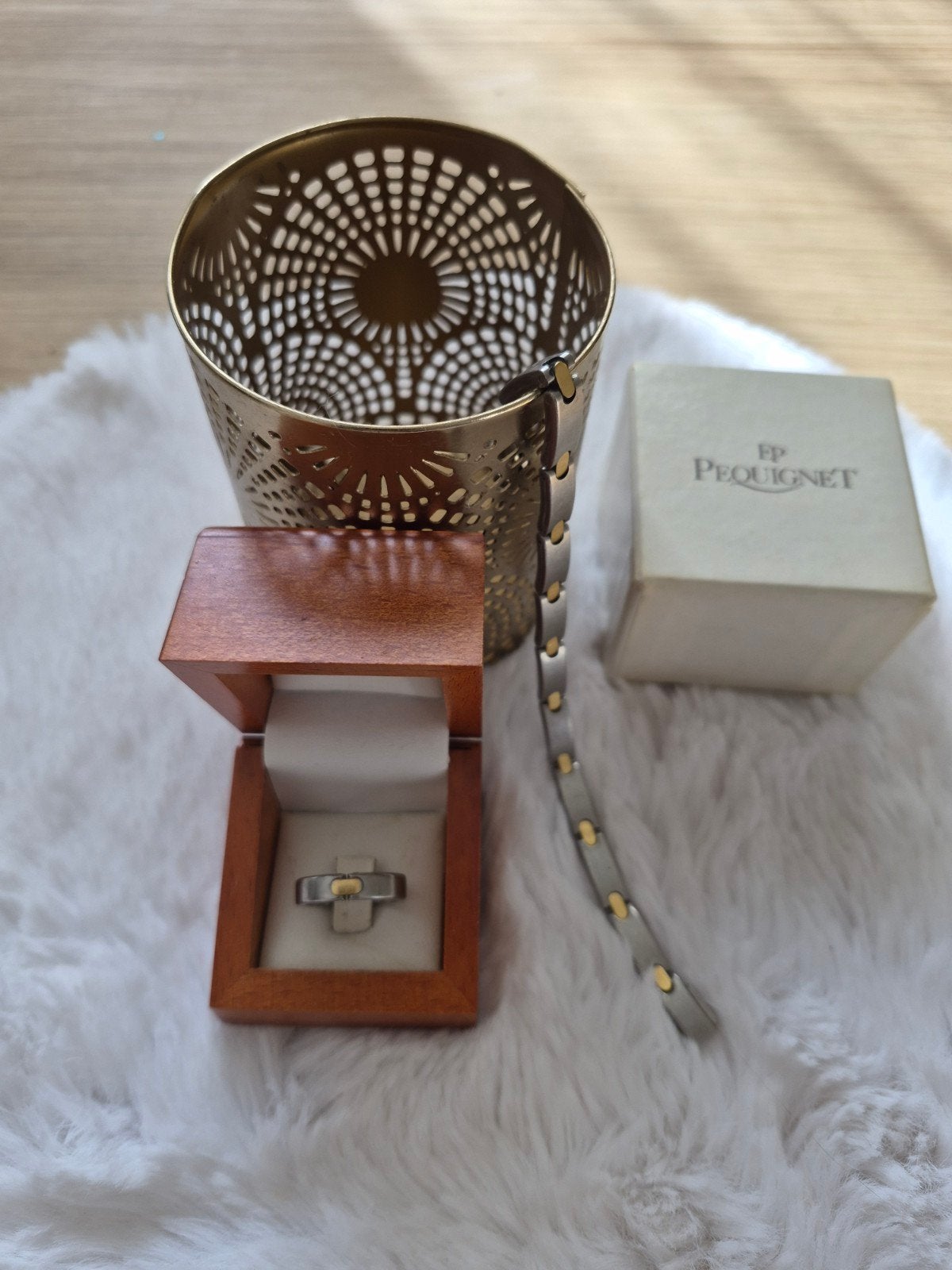 Parure Pequignet, Enlèvement, Or