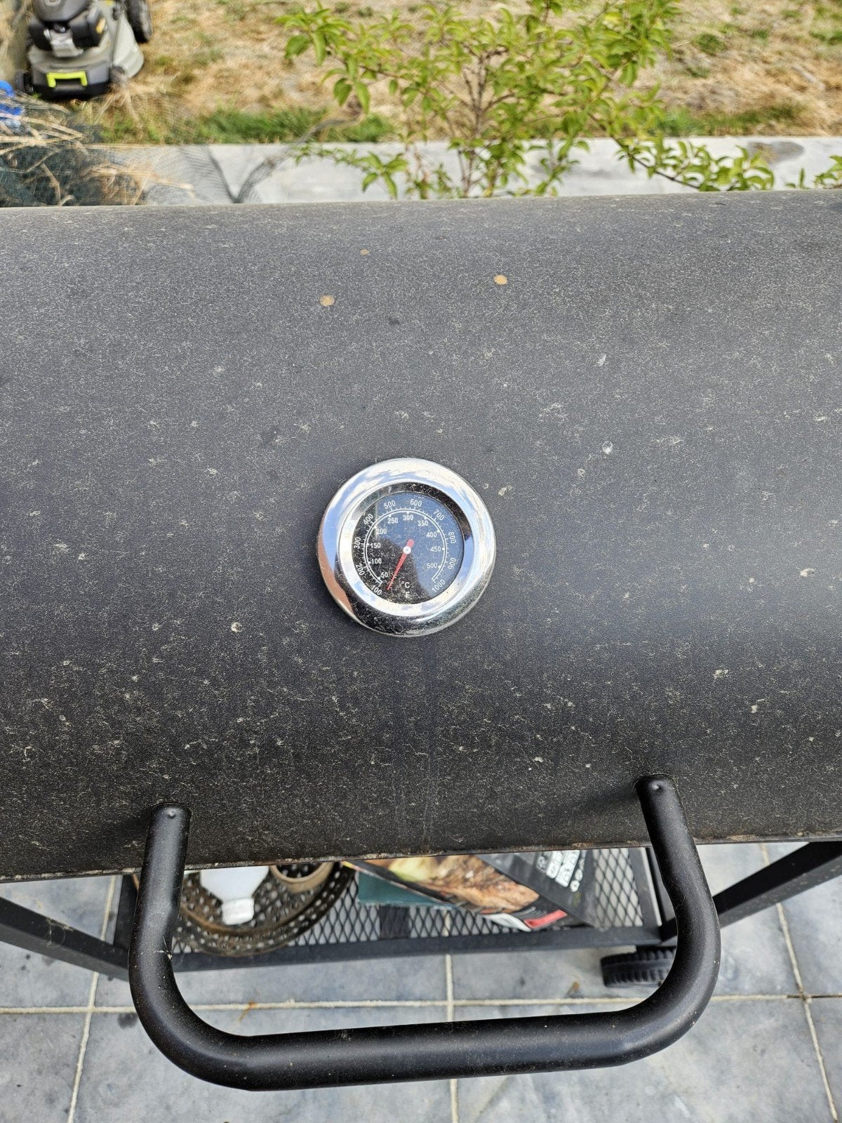 bbq nog maar maand oud, Ophalen
