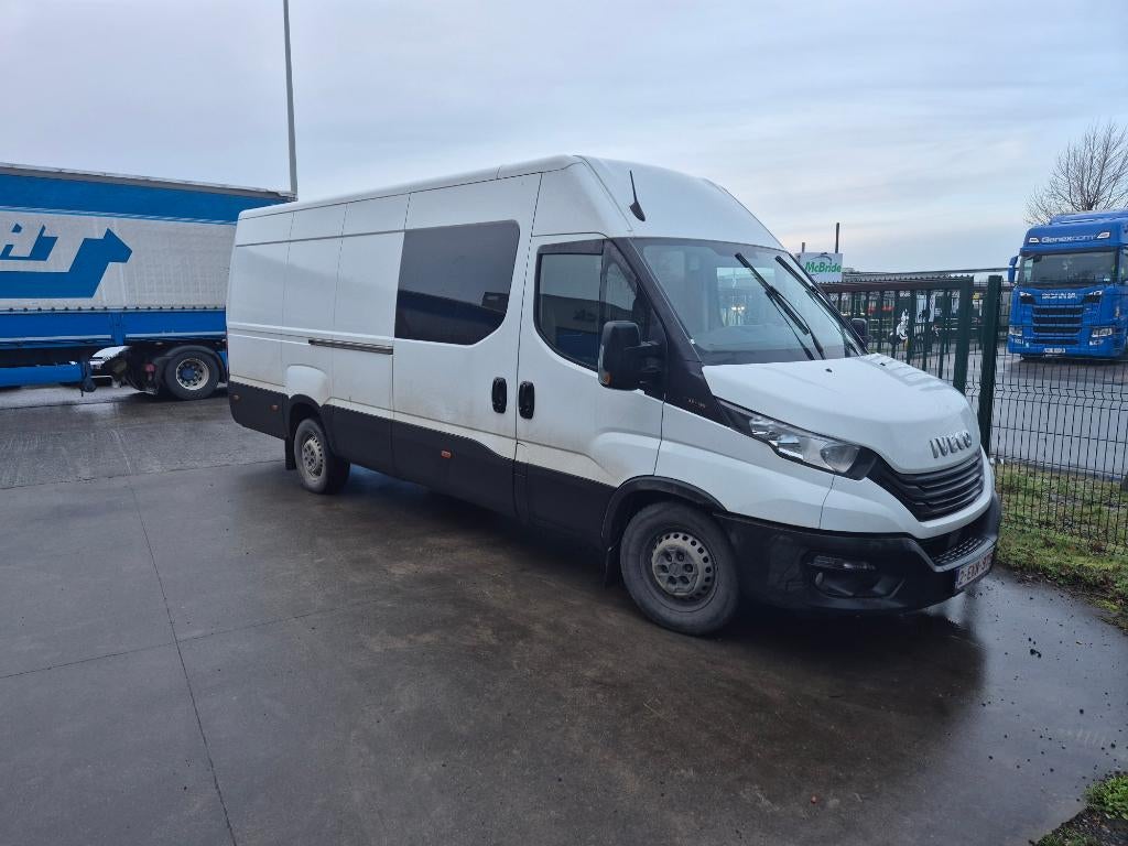 IVECO DAILY DUBBEL CABINE 7 PLAATSEN, Auto's, Bestelwagens en Lichte vracht, 4 deurs, Stof, Euro 6, Iveco
