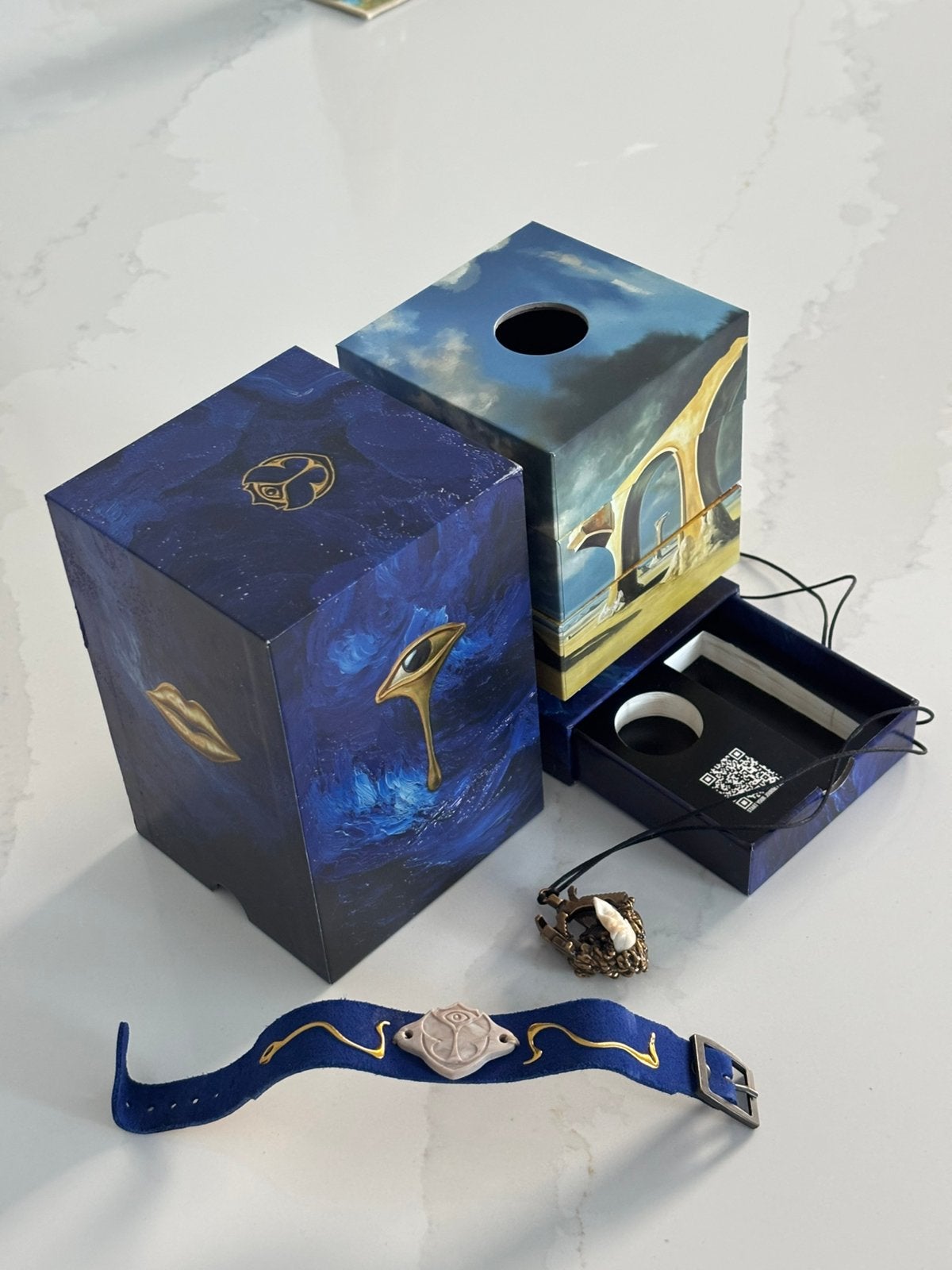 Tomorrowland 2026 Treasurecase compleet - Comfortpass (VIP), Une personne