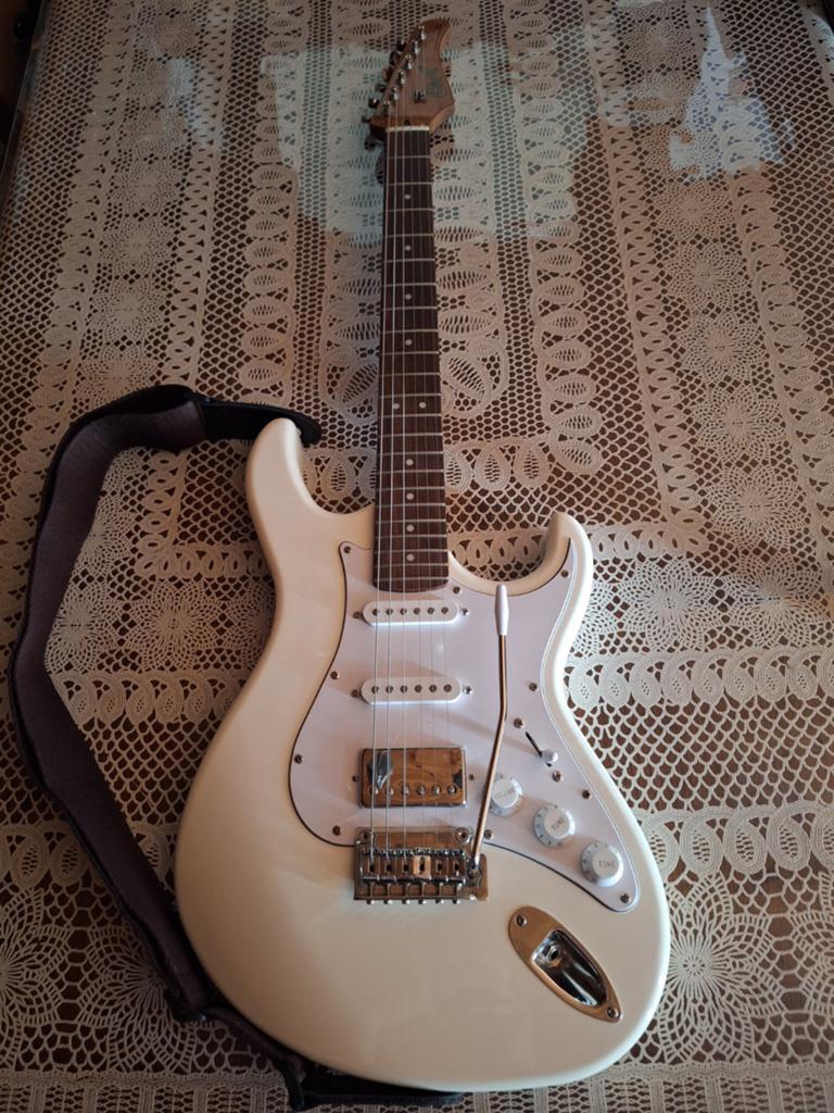 Electrische cort G260CS gitaar nooit gebruikt, Musique & Instruments, Instruments à corde | Guitares | Électriques, Enlèvement ou Envoi