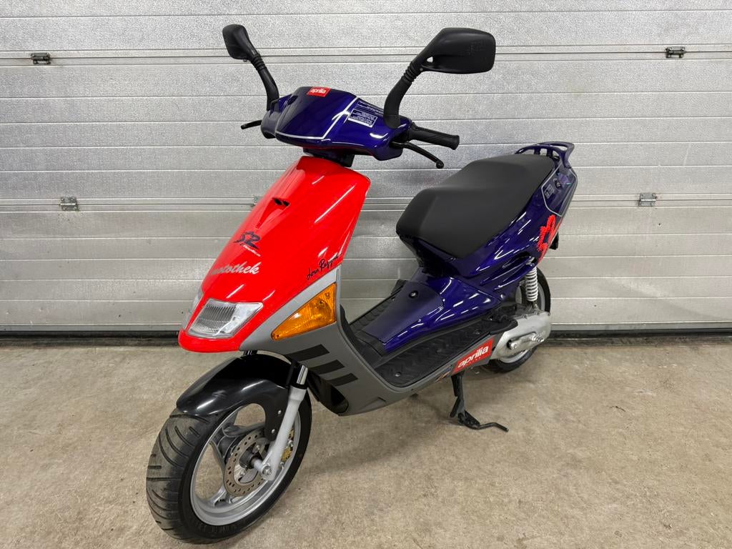 Réplique Aprilia SR50 1995 LORIS REGGIANI 3023 KM ! !, Vélos & Vélomoteurs, Scooters | Aprilia, SR 50, 49 cm³, Comme neuf, Classe B (45 km/h)