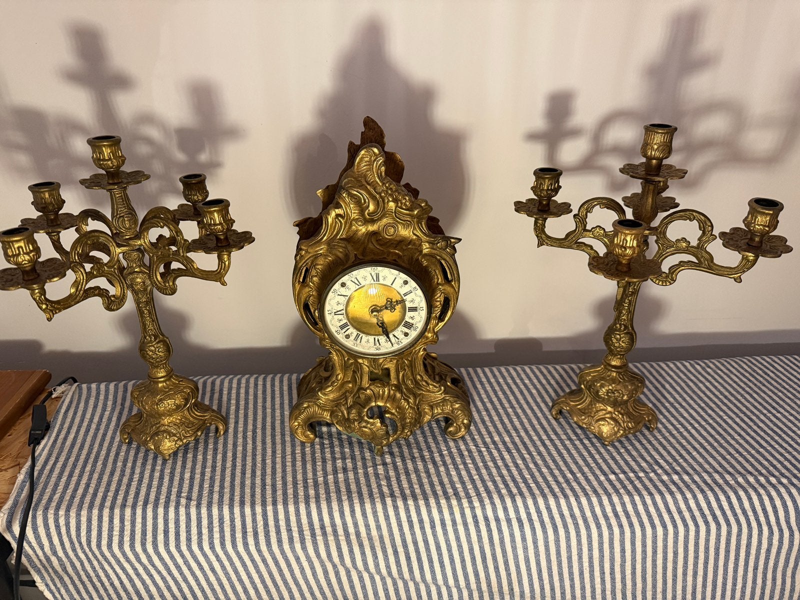 Ensemble de cheminée (horloge + 2 chandeliers) — Fonctionne!, Antiquités & Art, Enlèvement ou Envoi