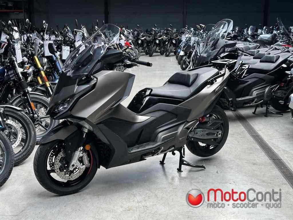 Kymco AK 550 Premium 2025 [8562 km], Fietsen en Brommers, Ophalen, Overige modellen, Zo goed als nieuw, Benzine