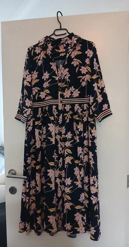 Maat 36 Marineblauw kleedje met bloemen Sora Jbc, Ophalen, Blauw, JBC, Zo goed als nieuw