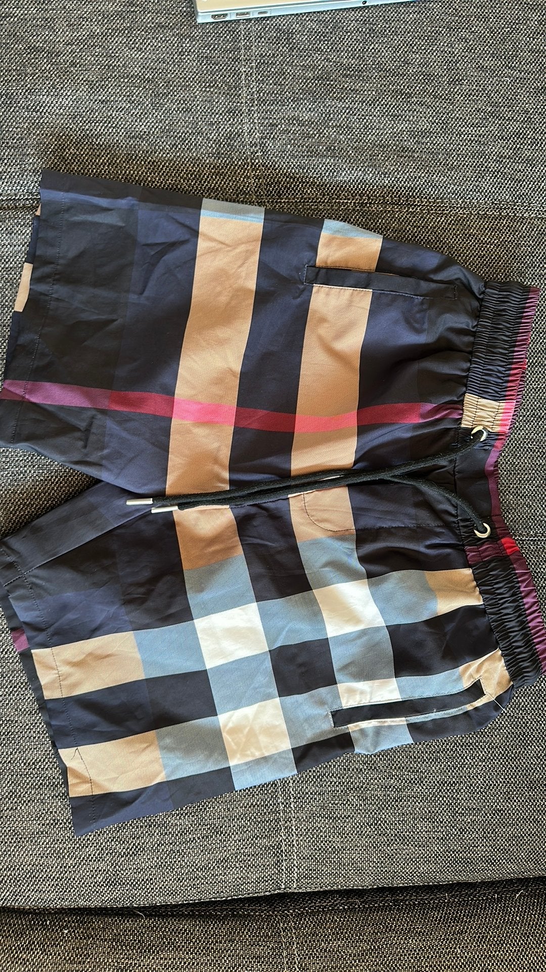 Burberry short, Ophalen of Verzenden, Zo goed als nieuw, Maat 48/50 (M)