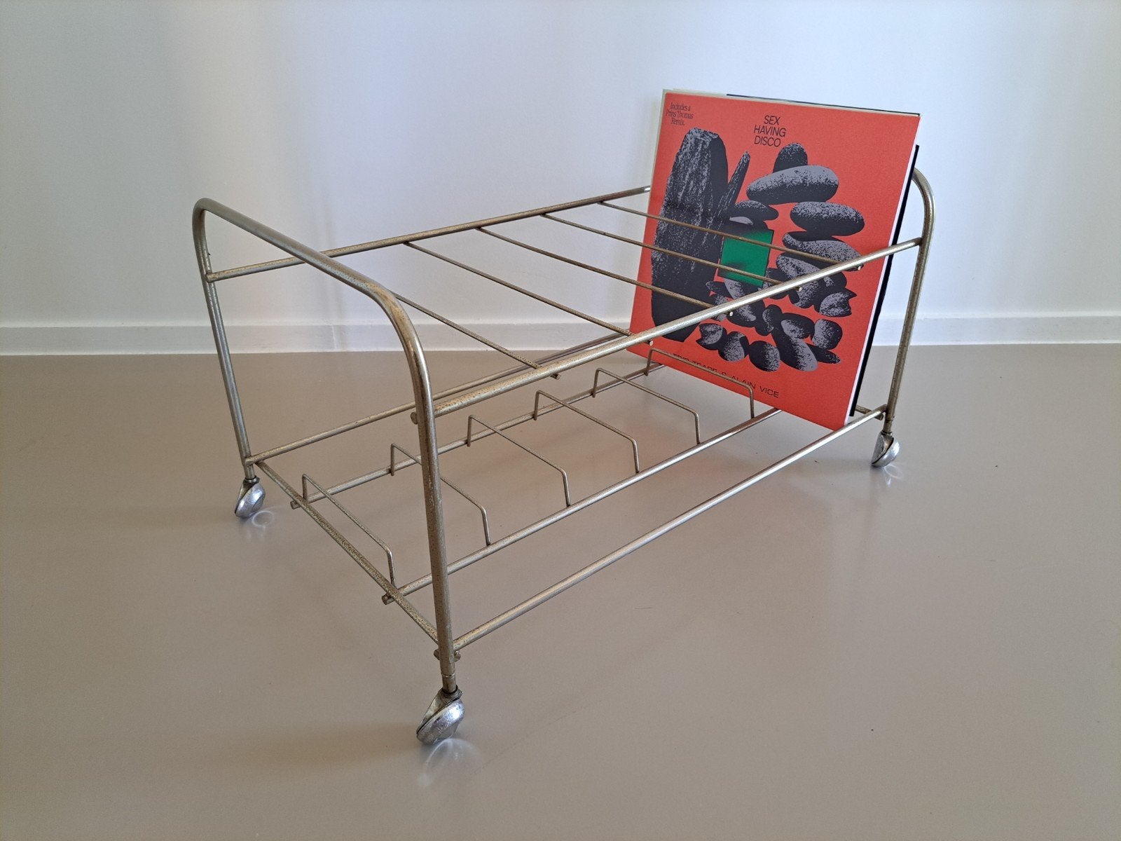 Vintage wagentje trolley rek voor platen / vinyl, Ophalen