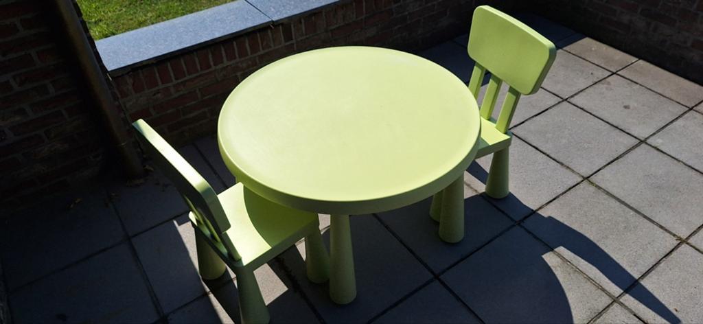 Mammut Ikea kindertafel met 2 stoelen, Kinderen en Baby's, Kinderkamer | Tafels en Stoelen, Ophalen, Stoel(en)