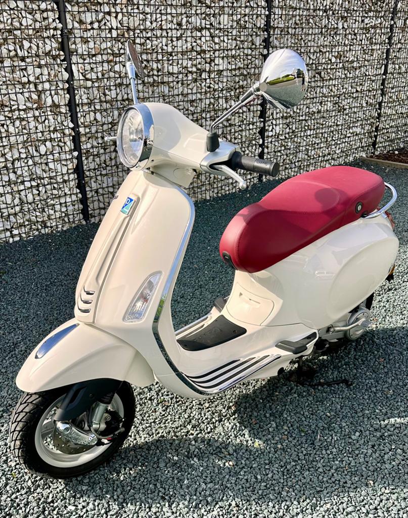 Vespa 50ccm primavera 2500km, Vélos & Vélomoteurs, Scooters | Vespa, Enlèvement, Comme neuf