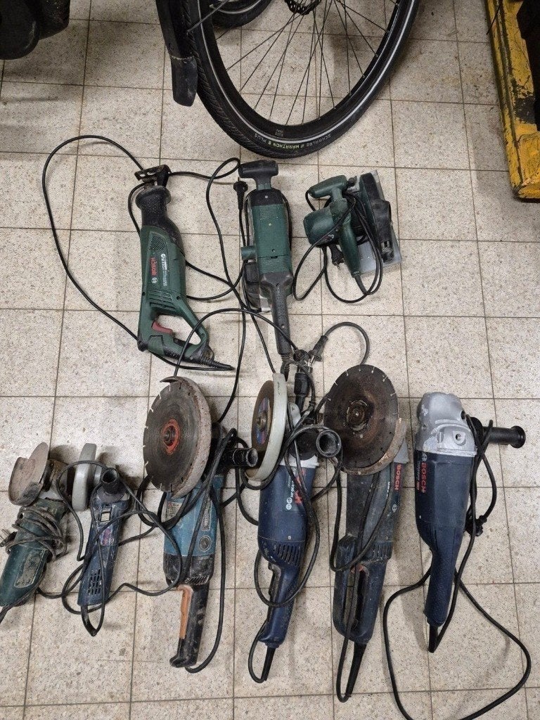 de nombreux outils, Enlèvement ou Envoi, Utilisé, Meuleuse d'angle, Bosch